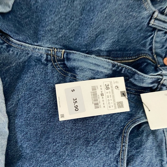 Zara shorts New with tax size 6 run small - Picture 2 of 3